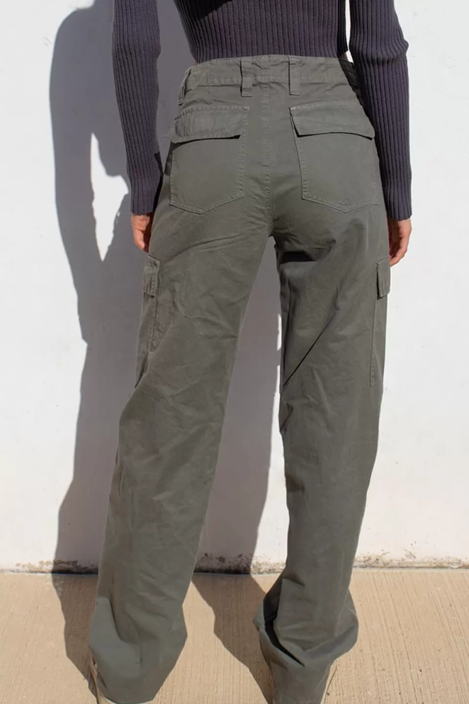 pantaloni_cargo_325892.webp Subdued Pantaloni cargo